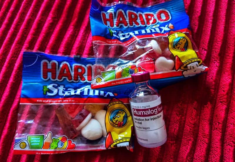 Haribo Starmix Chun Siúcra Fola Íseal a Chóireáil + Buidéal Inslin Humalog