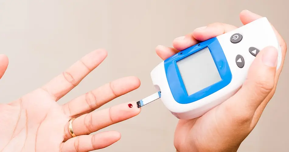 أفضل 15 جهازًا لقياس نسبة السكر في الدم لفحص سكر الدم (مراجعة ...