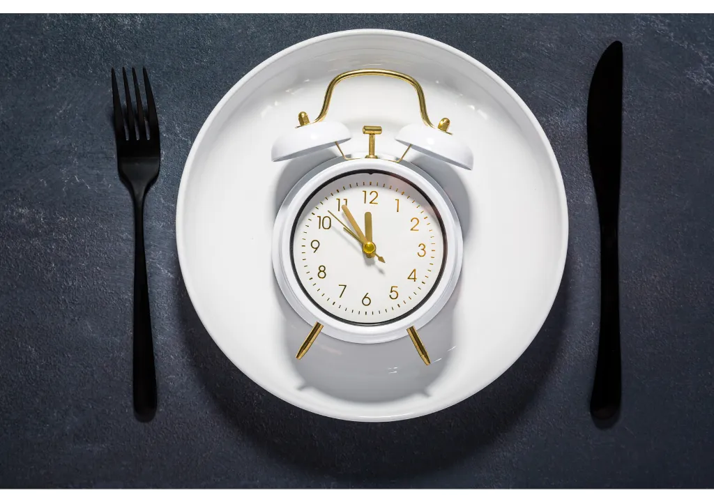 Image1 11Zon 44 A Plate With A Clock And A Fork