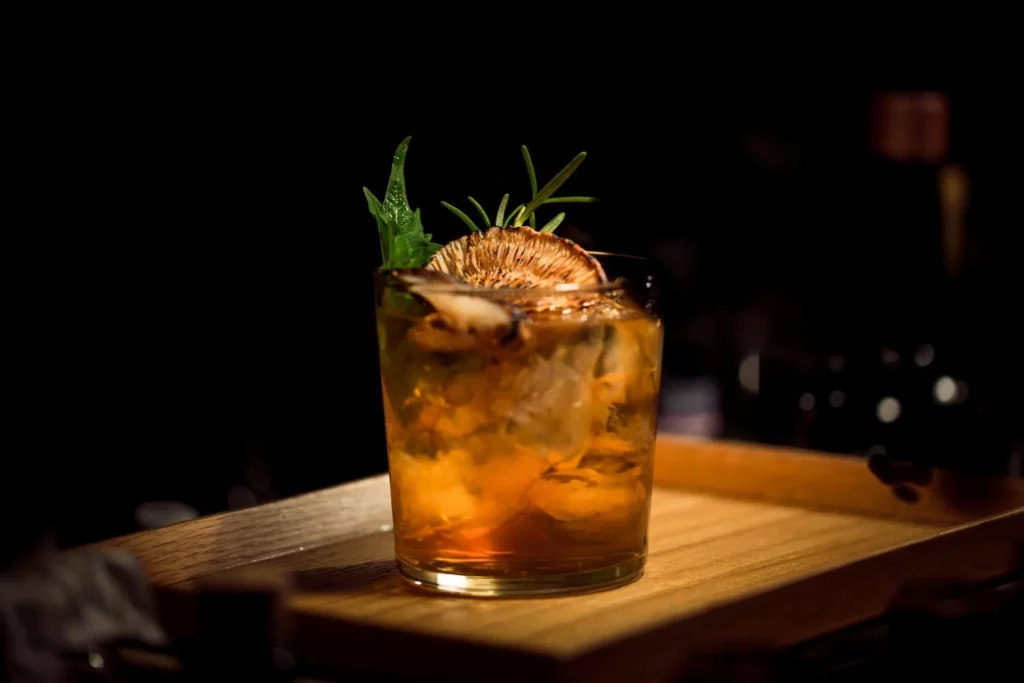 Image4 11Zon 27 Elegant Cocktail With Garnish On Wood