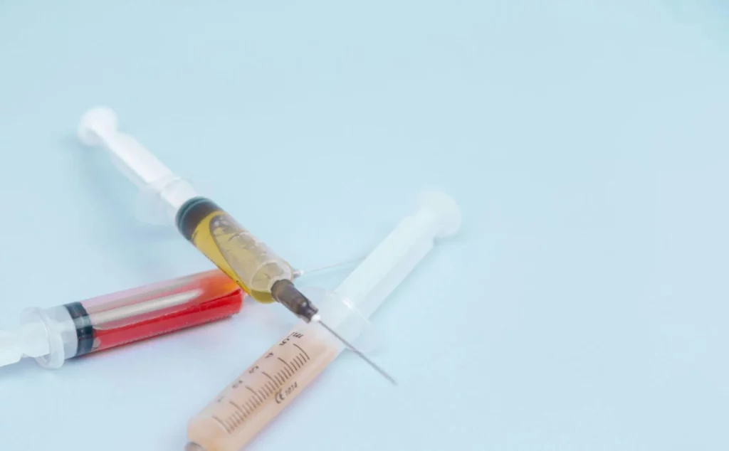 Image5 11Zon 3 A Syringe And A Needle
