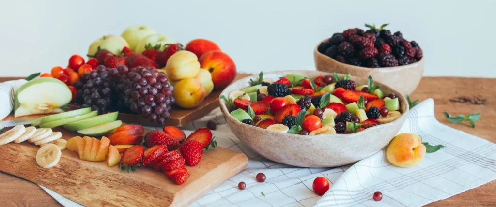 Image7 11Zon 16 A Bowl Of Fruit On A Table