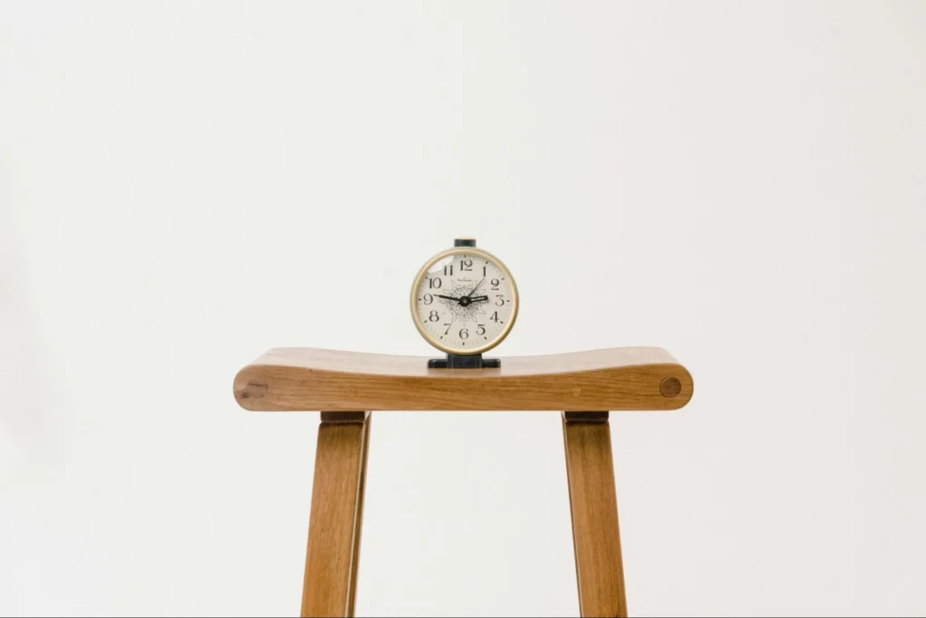Image8 11Zon 3 A Clock On A Stool