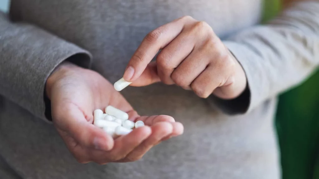 Image8 11Zon 9 A Person Holding White Capsules Of Alpha-Lipoic Acid